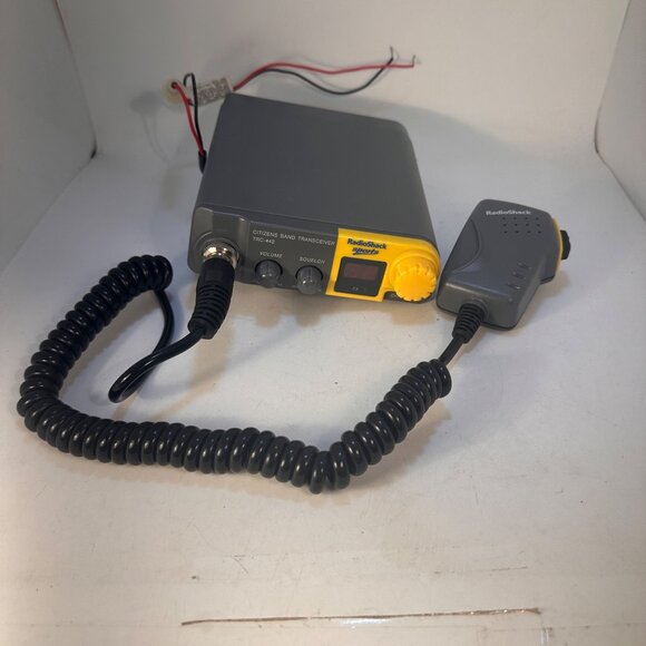 RadioShack TRC-442 Citizens Band Transceiver With Microphone & Wired Connections - Picture 2 of 9